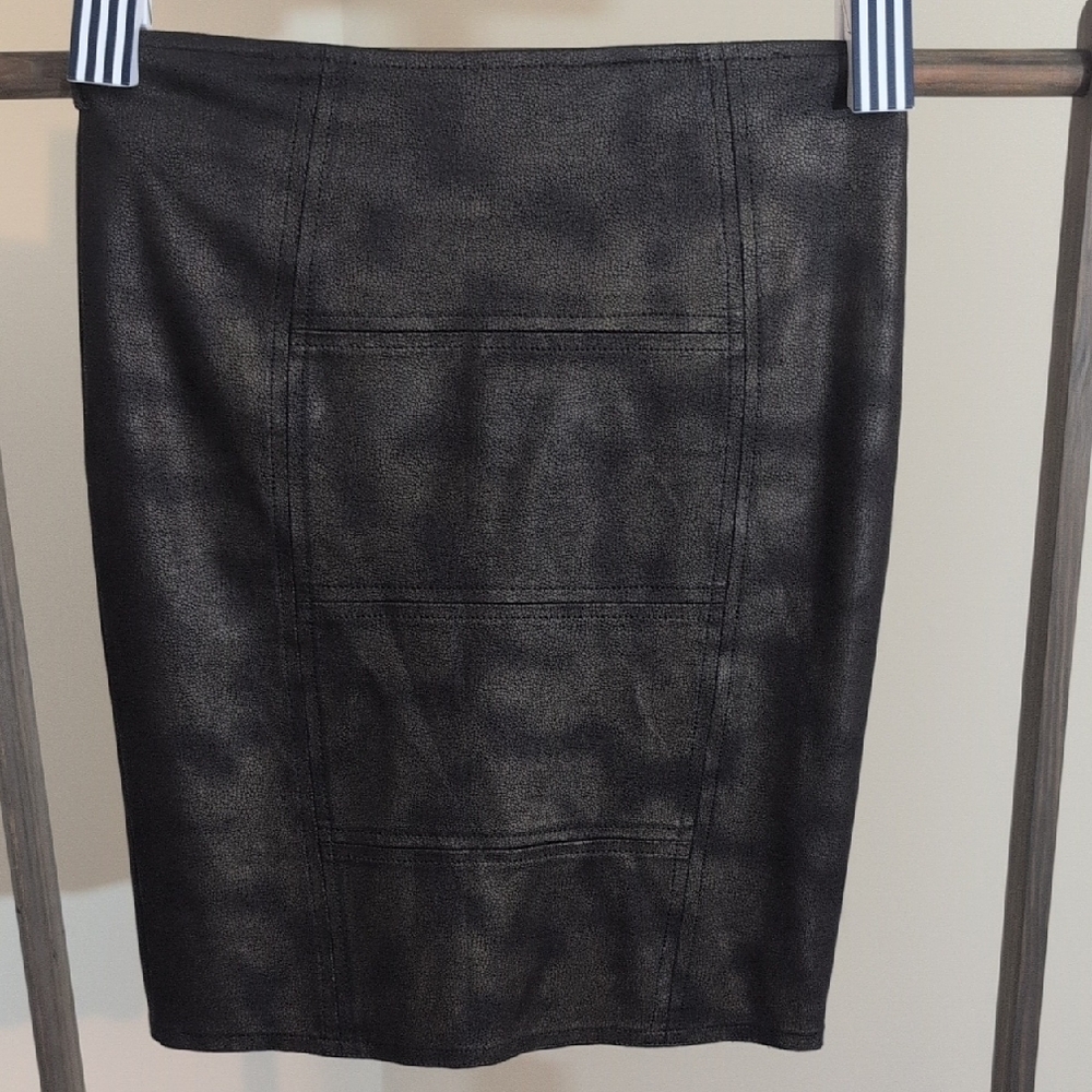 Vex | Elegant Black Pencil Skirt